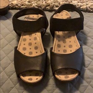 Axxiom size 10 black wedge sandals